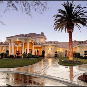 Meet your Posher, Adasia